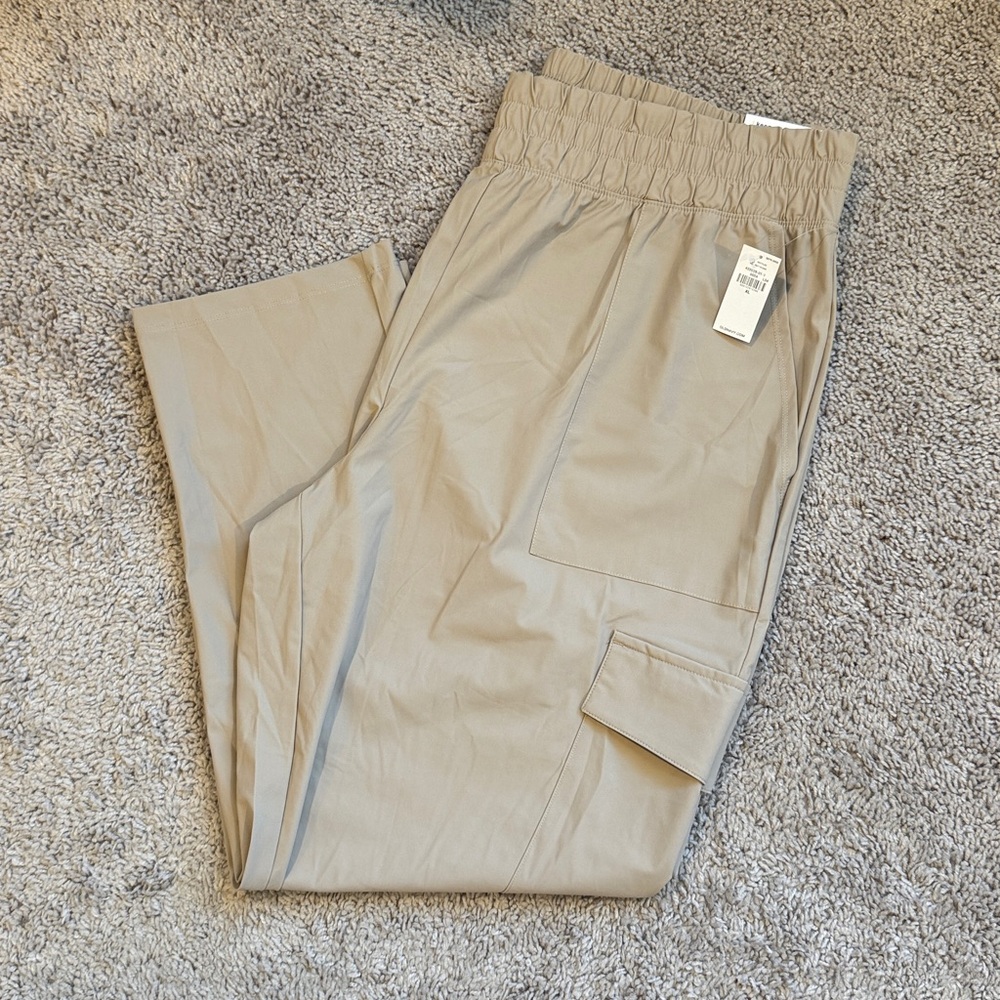 NWT- Old Navy Cargo Ankle Pant